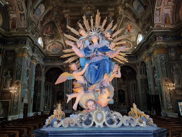 In foto la statua di Maria Vergine Assunta in cielo, esposta nella Basilica di San Nicolò, a Pietra Ligure (Savona)