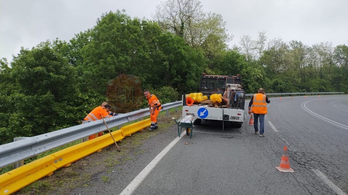 La posa del DSM sul ponte del Sale eseguita dalla ditta Borgosegnaletica