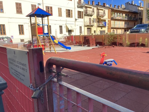 &quot;In centro Cuneo l’offerta di parco giochi è sempre più ridotta e in quello chiuso incombe il degrado&quot;