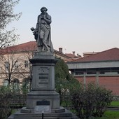 Saluzzo, il monumento a Giambattista Bodoni, opera di Gabriele Ambrogio