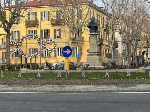 A Cuneo tanti fiocchetti lilla per la giornata nazionale dei disturbi alimentari