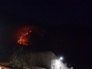 Incendio boschivo sopra Festiona di Demonte: operazioni di spegnimento in corso