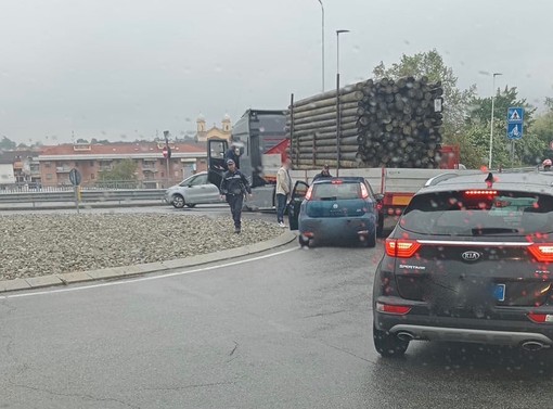 Rallentamenti in uscita da Cuneo per un incidente in frazione Borgo Gesso