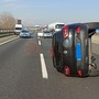 Incidente all'altezza di La Loggia: auto si ribalta, traffico paralizzato sulla tangenziale sud