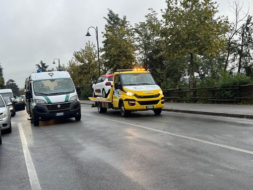 Incidente frontale tra due auto in via Marconi a Cuneo: disagi alla circolazione