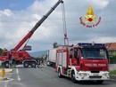 Si sposta il carico di bobine di ferro, vigili del fuoco mettono in sicurezza camion a Busca