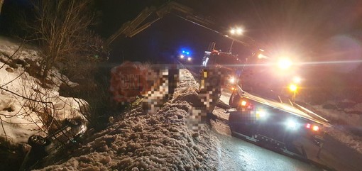 Auto finisce nel Maudagna scendendo da Artesina, salvi tutti e tre gli occupanti