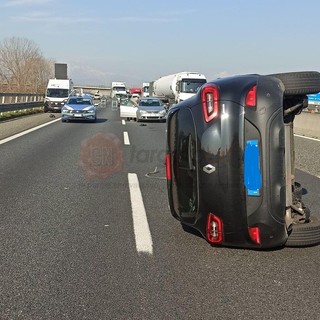 Incidente all'altezza di La Loggia: auto si ribalta, traffico paralizzato sulla tangenziale sud