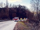 Auto si ribalta in un dirupo in via Salmour a Fossano: due donne decedute