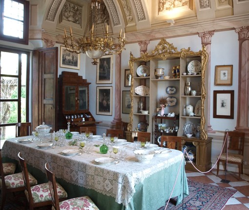 Villa Oldofredi Tadini, ultimo giorno per le ceramiche a casa del fantasma