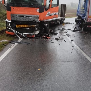 Incidente tra due camion sulla sp 45 tra Salmour e Narzole: strada chiusa