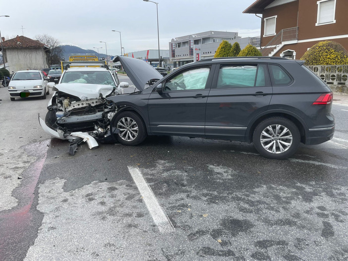 Scontro tra due auto a Villanova Mondovì, code e rallentamenti