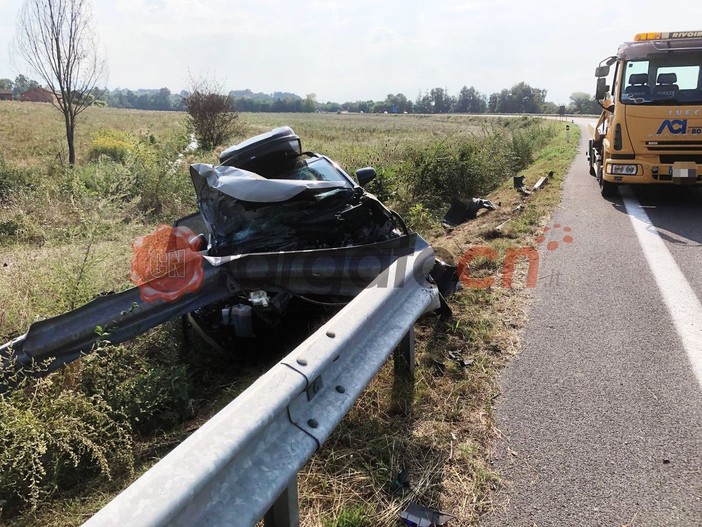 Auto contro guardrail sulla tangenziale di Mondovì