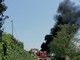 Veicolo in fiamme a Castiglion Falletto, disagi per la circolazione