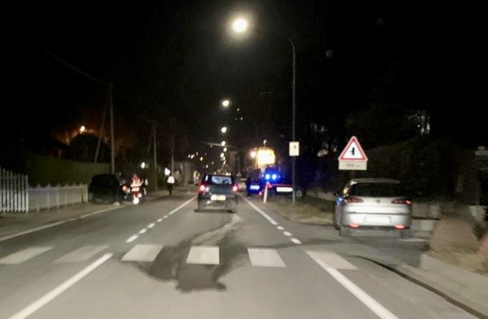 Scontro tra due auto a Dronero: una delle due finisce contro una cancellata, illesi fortunatamente entrambi i conducenti