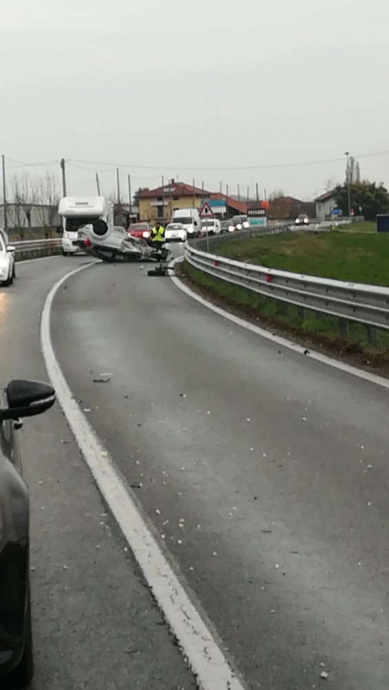 Incidente in mattinata a Centallo, direzione Cuneo: disagi alla circolazione