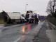 Mezzo della nettezza urbana contro un furgone nei pressi di Pollenzo: strada chiusa