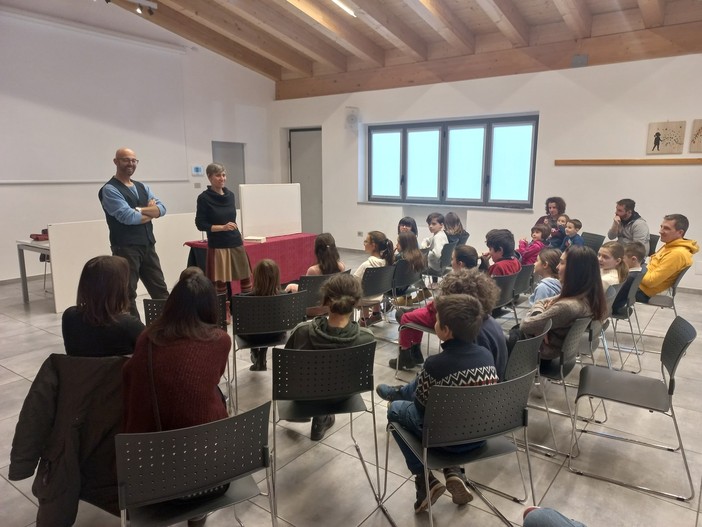 Ampia partecipazione a Borgo all'iniziativa &quot;Luci di Natale - Teatro delle Ombre e Laboratorio&quot;