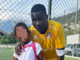 Lys Gomis insieme alla figlia nella foto pubblicata sui propri profili social