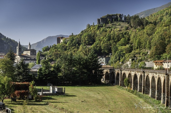 &quot;Linee Parallele&quot;: uno sguardo fotografico sulla ferrovia del Tanaro