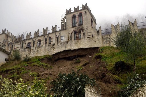 Frane nel territorio di Villar San Costanzo: danni al castello di Morra del Villar
