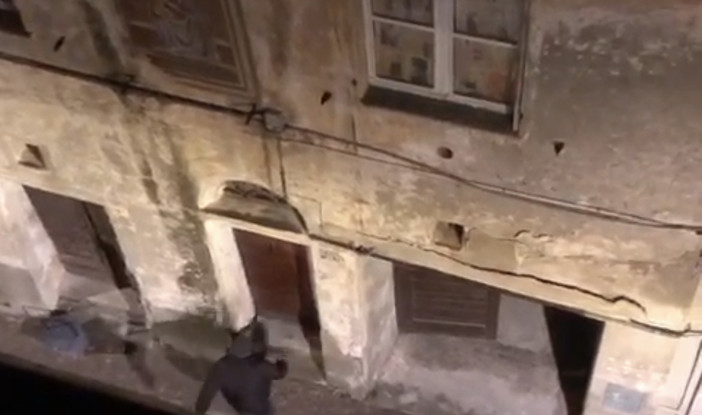 Pesante lite tra coinquilini a Mondovì Piazza: intervengono i Carabinieri [VIDEO]