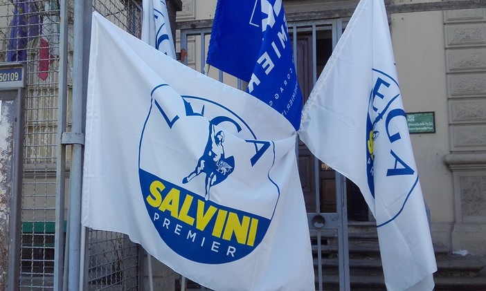 Anche la Lega scende in piazza con i gazebo a sostegno delle forze dell'ordine