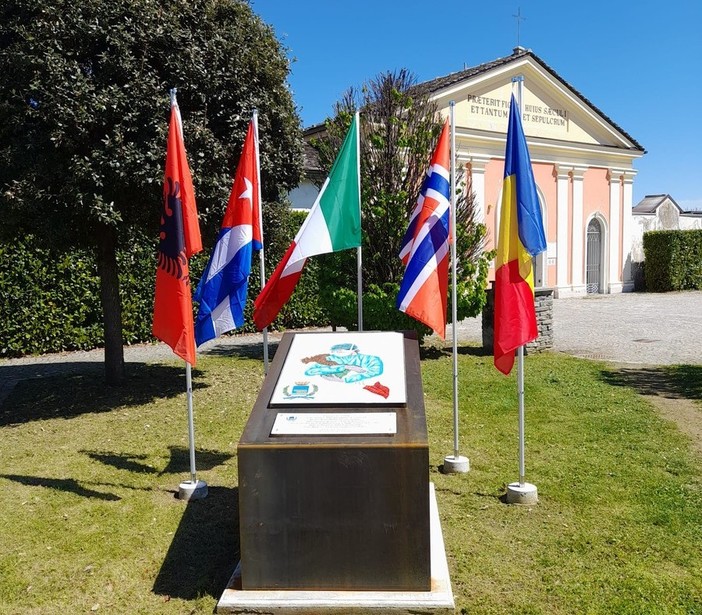 A Boves si inaugura il monumento che celebra le vittime del Covid, sanitari e volontari