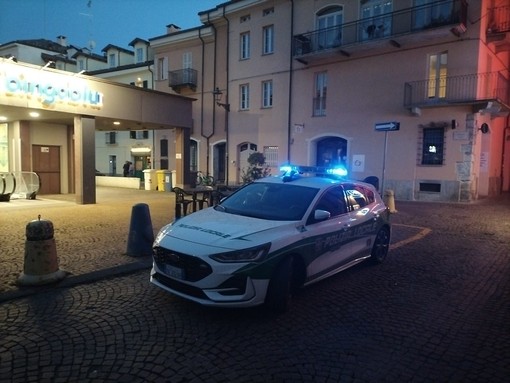 La polizia municipale in piazza Boves - immagine di repertorio