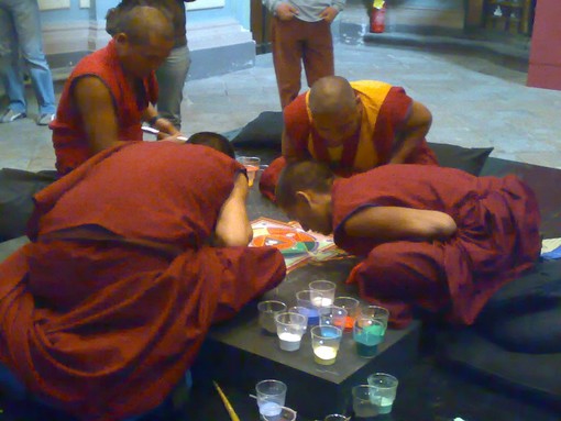 Cinque monaci tibetani realizzeranno un prezioso Mandala per la pace a Robilante