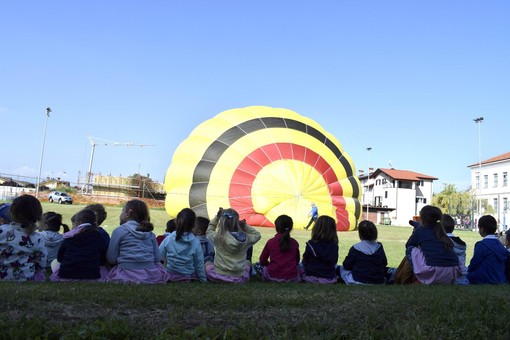 Un volo in mongolfiera per i bambini della scuola dell'Infanzia di Castelletto Stura