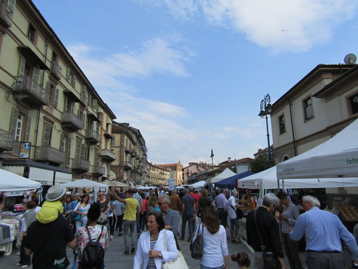 A Saluzzo tornano i negozi in strada: appuntamento domenica con sessanta espositori