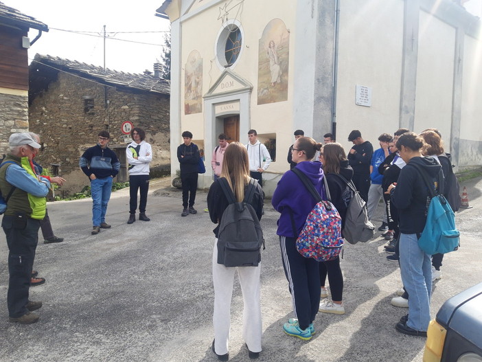 Gli studenti del &quot;Denina Pellico Rivoira&quot; a Oncino nei luoghi della Resistenza