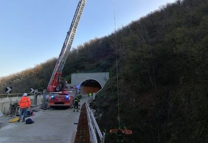 Drammatico incidente in un cantiere sulla A6: morto un operaio, chiuso il tratto autostradale