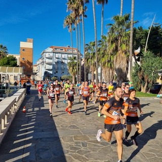 Tra sole, mare e corsa: grande partecipazione a OliOliva Run la corsa organizzata dal Marathon Club [FOTO]