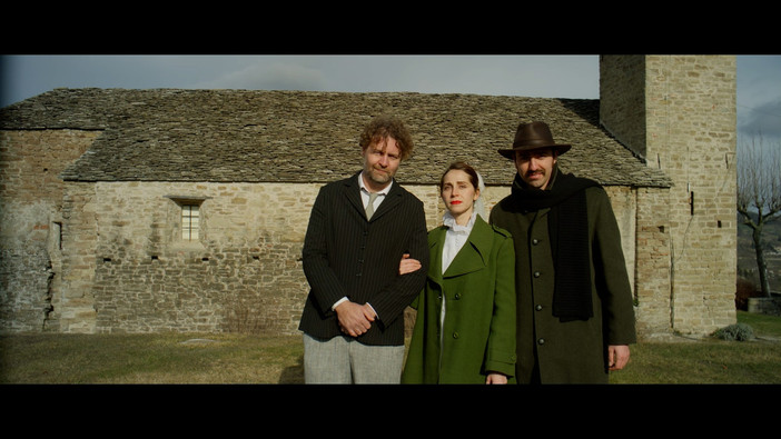 Amedeo (Lucio Aimasso), Fulvia (Erica Landolfi) e Paolo Tibaldi (Remo) in una scena del film