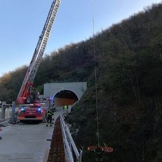 Drammatico incidente in un cantiere sulla A6: morto un operaio, chiuso il tratto autostradale