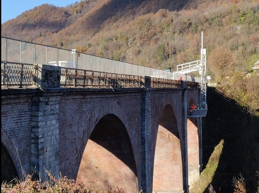 Operai al lavoro sul Ponte dell'Olla