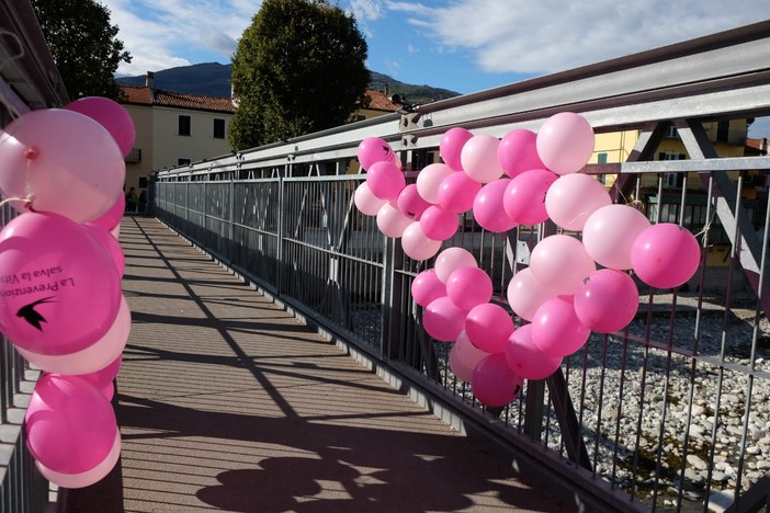 La passerella di Garessio si tinge di rosa per la prevenzione del tumore al seno