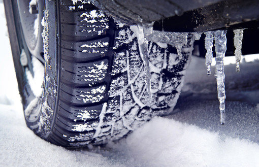 Dal 15 novembre torna l'obbligo di gomme da neve per circolare sulle strade della Granda