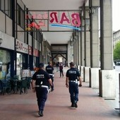 Due agenti della Polizia Locale in corso Giolitti