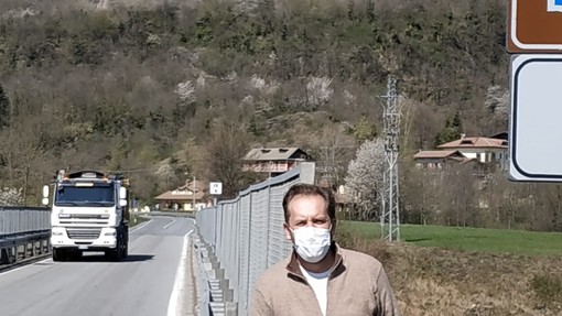 Il sindaco Bottero davanti al ponte