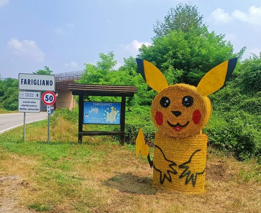 A Farigliano compare un Pikachu gigante, opera dell'Artista Misterioso