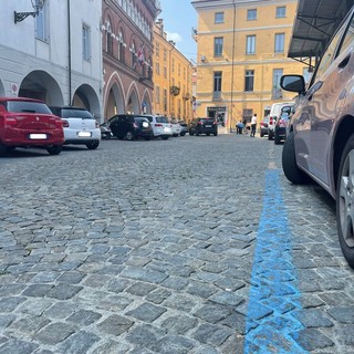 Cuneo, nel mese di agosto i parcheggi blu restano a pagamento