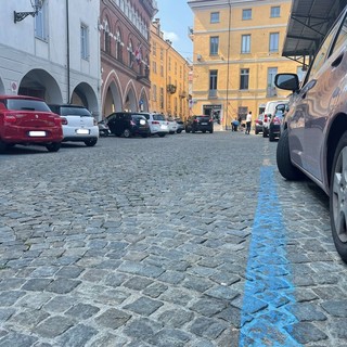 I cuneesi residenti nel centro storico hanno diritto a parcheggiare negli stalli riservati, ma devono esporre il pass