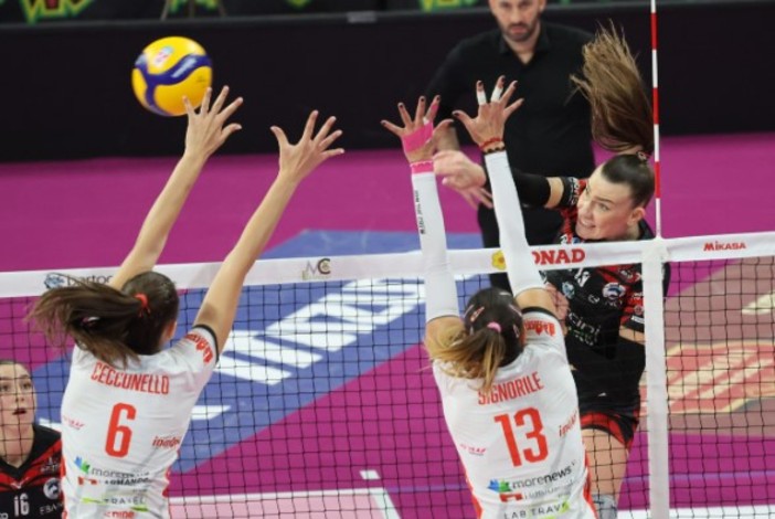 Le ragazze di coach Pintus in azione durante il match contro Perugia