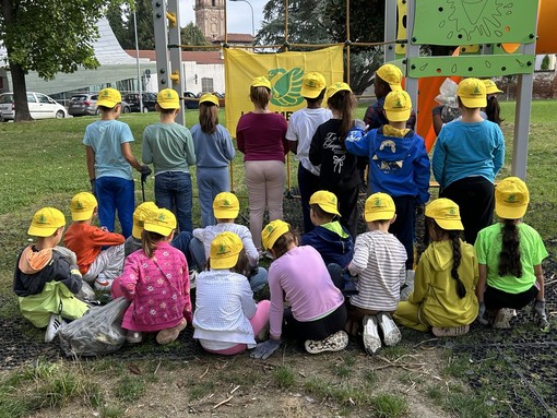 Savigliano, gli alunni della primaria &quot;Santarosa&quot; a Puliamo il mondo