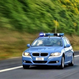 Minaccia di togliersi la vita sul viadotto del raccordo autostradale di Fossano: salvato dagli agenti della Polizia Stradale