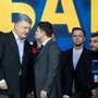 Critiche a Zelensky per la decisione di sanzionare l’ex presidente