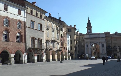 Piazza Santarosa a Savigliano